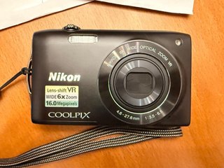Cámara Nikon Coolpix S3300 vintage + Accesorios