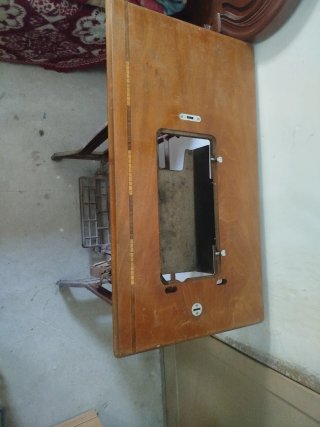 Mesa antigua para máquina de coser