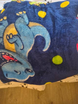 Manta infantil dinosaurios azul 90cm