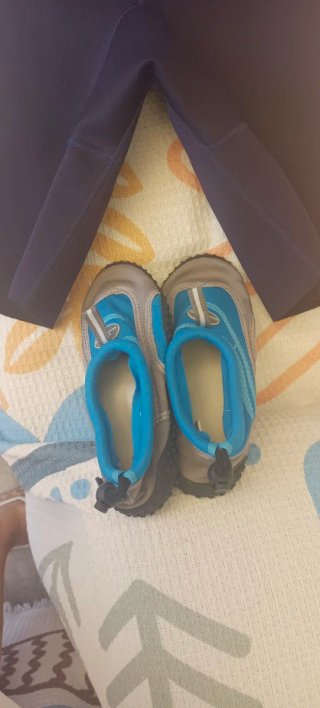 Traje neopreno OLAIAN y zapatillas agua