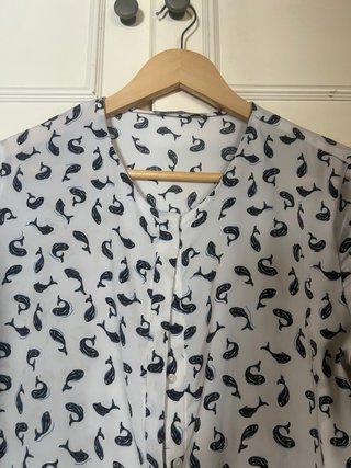 Blusa estampada ballenas blanca y negra