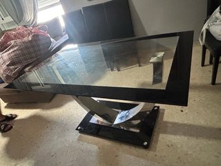 Mesa de diseño cristal y metal