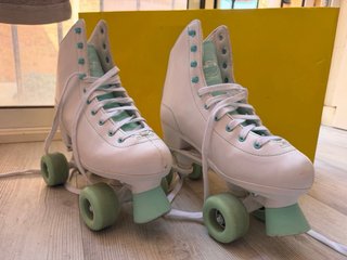 Talla 40 Patines 4 Ruedas SFR Blancos y Menta