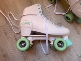 Talla 40 Patines 4 Ruedas SFR Blancos y Menta