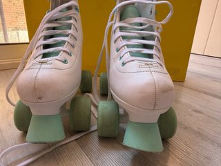 Talla 40 Patines 4 Ruedas SFR Blancos y Menta