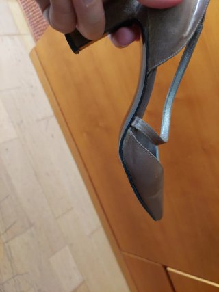 Zapatos Manolita dorados tacón