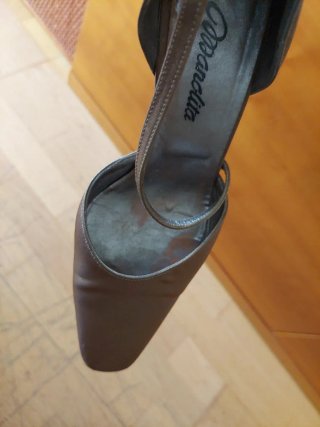 Zapatos Manolita dorados tacón