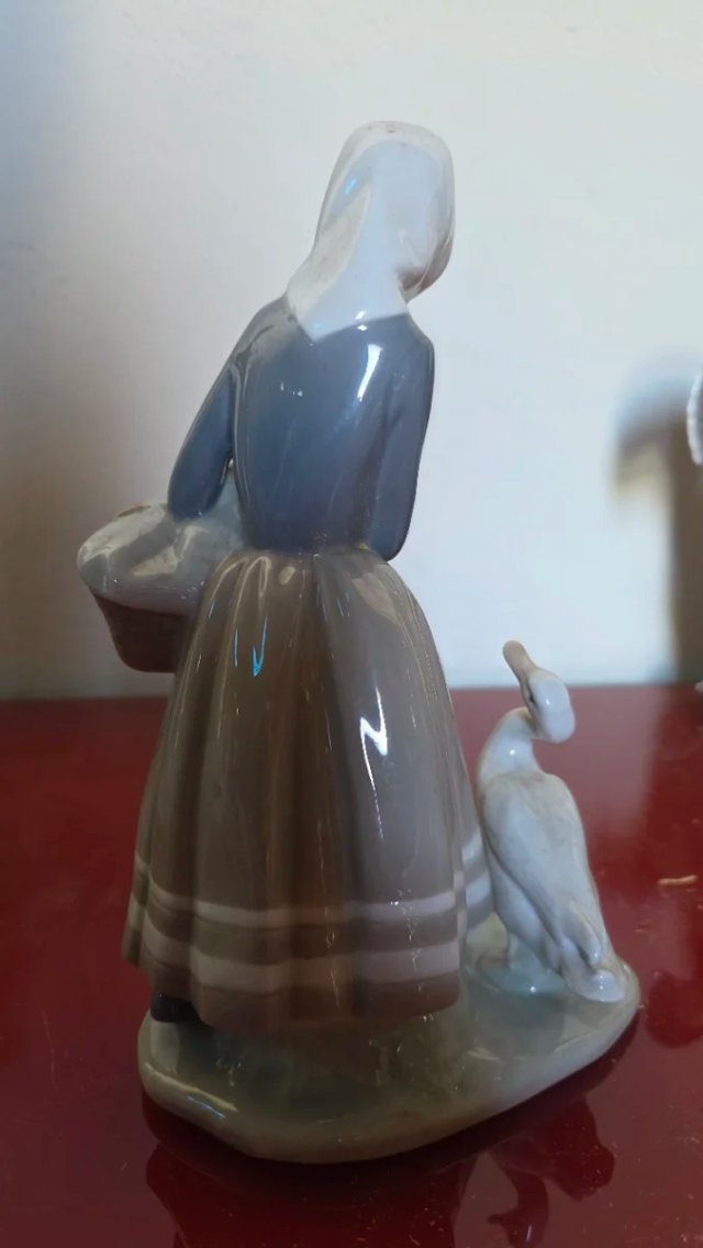 Figura Lladro Porcelana Pastora con Patos