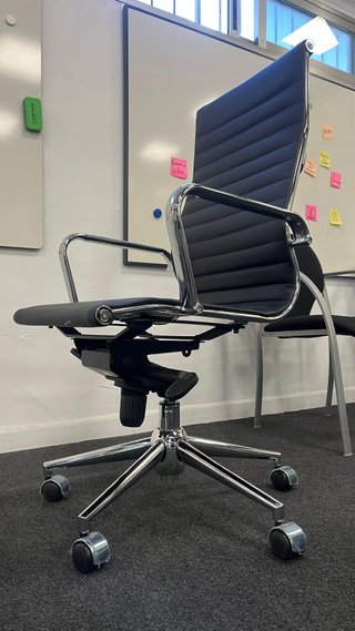 Silla Ergonómica Giratoria Negra