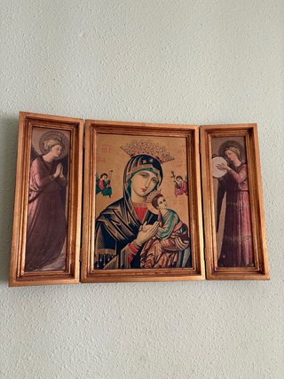 Tríptico religioso dorado