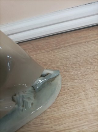 Figura Nao Lladro cerámica mujer leyendo