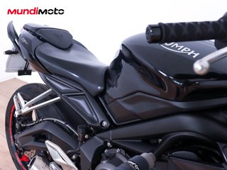 TRIUMPH STREET TRIPLE 660 S A2