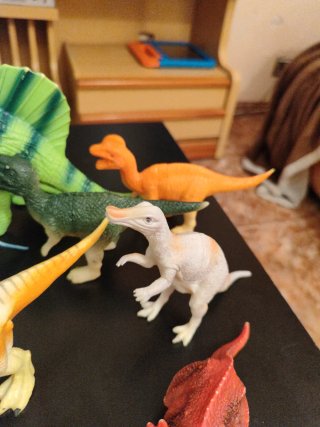 Lote de dinosaurios de juguete