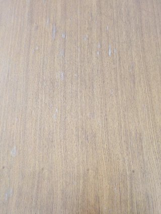 Mesa comedor extensible y sillas madera y blanco