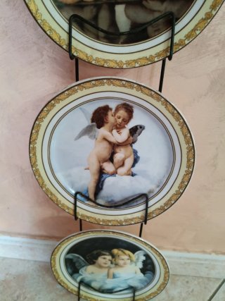 Vecchi piatti decorativi porcellana con supporto