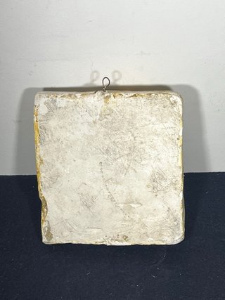 Antiguo relieve de Cristo en escayola