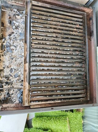 Barbacoa  metalica con campana extractora grande