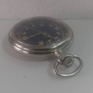 Reloj de bolsillo con numeración hebrea