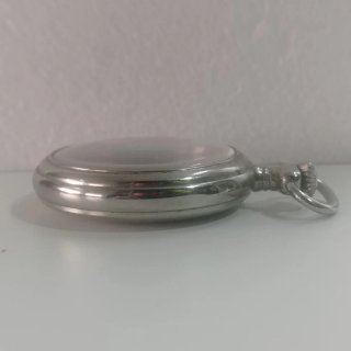 Reloj de bolsillo con numeración hebrea