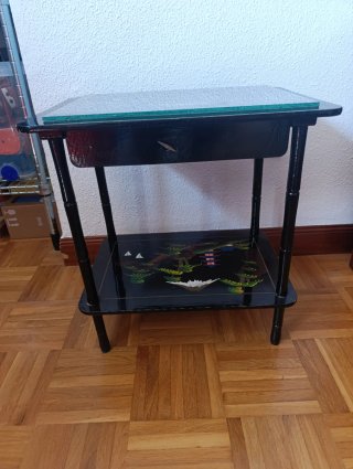 Mesa auxiliar vintage oriental lacada