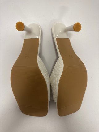 Sandalias de tacón blancas
