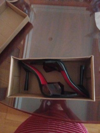 Sandalias de tacón negras y rojas