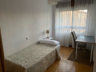 Piso de 3 habitaciones, 2 baños, salón y cocina