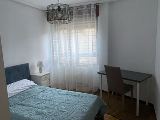 Piso de 3 habitaciones, 2 baños, salón y cocina