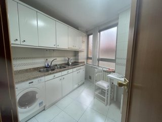 Piso de 3 habitaciones, 2 baños, salón y cocina