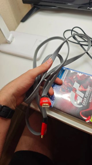 PS4 Slim 1TB + mando + GTA V + Gran Turismo Sport
