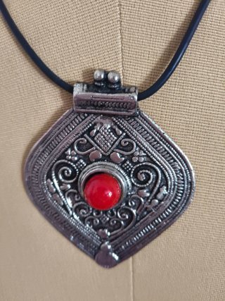 Collar tribal