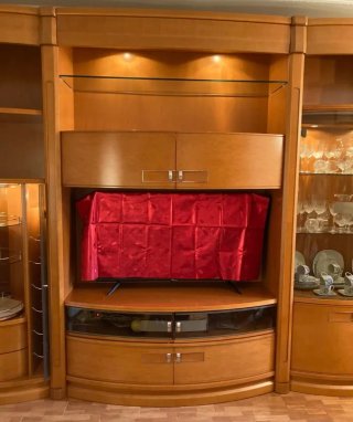 Mueble de salón con vitrina mesa plegable
