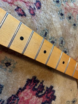 Mastíl Stratocaster Allparts Lic. Fender