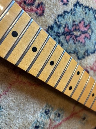 Mastíl Stratocaster Allparts Lic. Fender