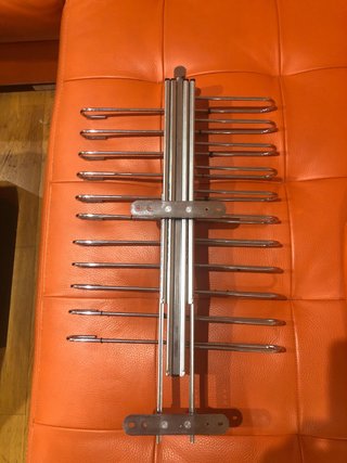 Perchero de acero para 11 pantalones. Extraíble