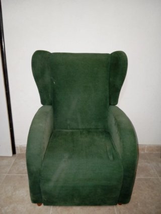 Sofá orejero verde de tela