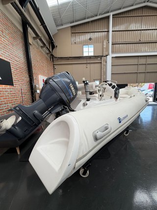 SEMIRRIGIDA VENUS 420 + FUERABORDA YAMAHA 50 CV