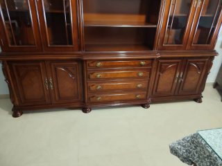 Mueble comedor clásico + mesa y sillas