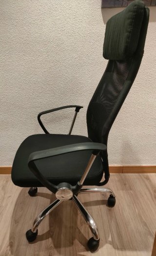 Sillón de oficina ergonómico negro