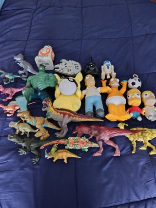 Lote de Juguetes: Figuras y Peluches