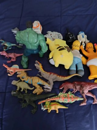 Lote de Juguetes: Figuras y Peluches