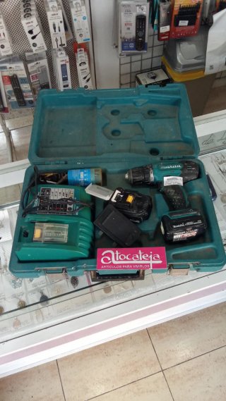 Taladro Makita BDF343 con cargador y baterías