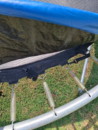 Cama elástica con red de seguridad