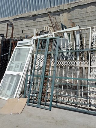 Lote Puertas Metal y Verjas Hierro