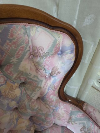 Sillón antiguo tapizado floral