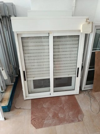 Ventana corredera aluminio con persiana
