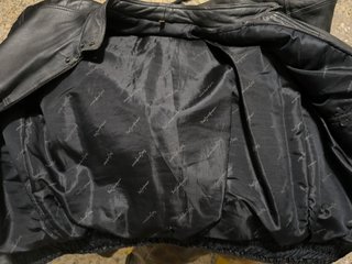 Chaqueta de cuero negra