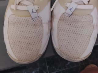 Zapatillas Jordan Beige y Blancas