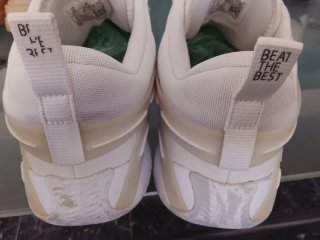 Zapatillas Jordan Beige y Blancas