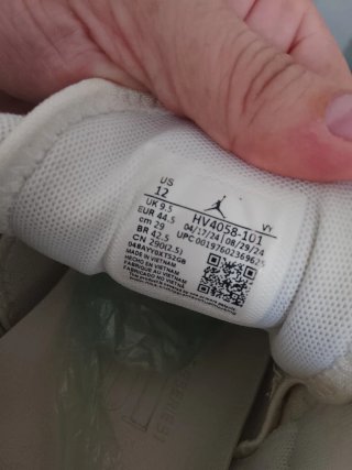 Zapatillas Jordan Beige y Blancas
